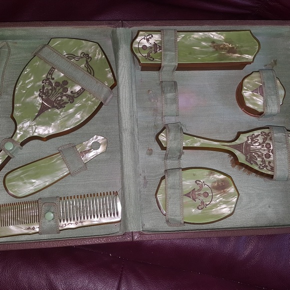 unknown early 1900's Accessories - Vintage Travel Vanity Set Suitcase set.